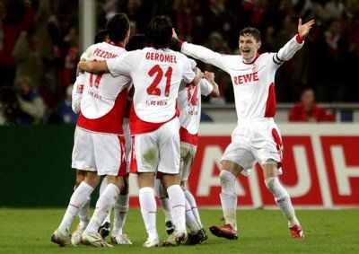 فرحه لاعبي كولون بالفوز التاريخي على هانوفر