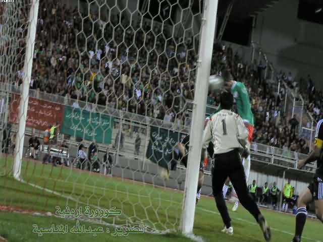 لحظة تسجيل عوض راغب الهدف الأول 