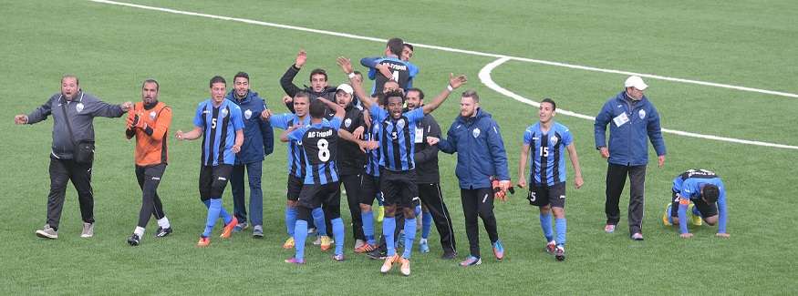 النجمة محتفلاً بالنسخة الماضية من الكأس السوبر