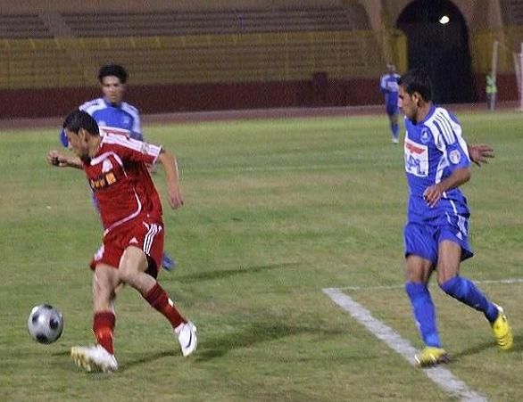 الصيفي يحاول اختراق دفاعات شباب الحسين