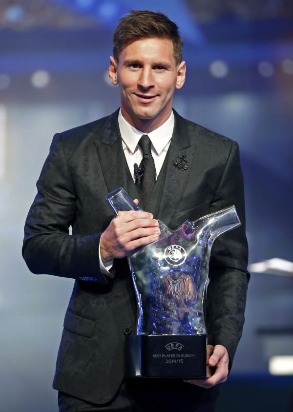 2015-08-27t172813z_1673814227_lr2eb8r1cipes_rtrmadp_3_soccer-messi-award_reuters
