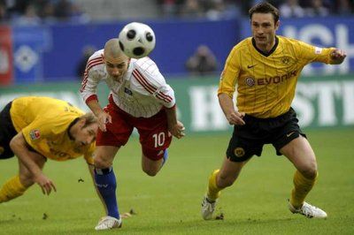 كوفاتش ( اليمين) في المباراة ضد هامبورج