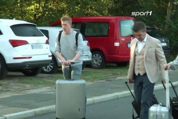 PAY--Kevin-De-Bruyn-on-his-way-to-Manchester-from-Germany