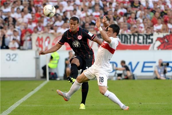 يموثي تشاندلر (يسار)