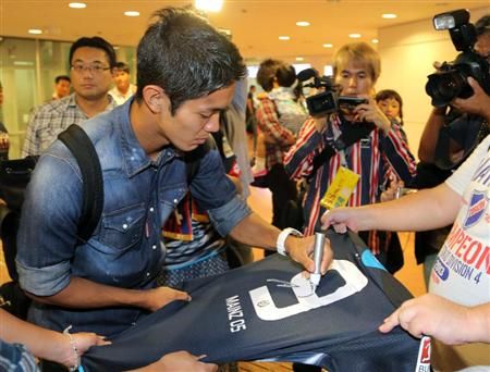 موتو عند وصوله للعاصمة اليابانية طوكيو