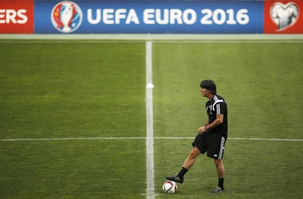 2015-06-12t183236z_1145848958_gf10000125511_rtrmadp_3_soccer-euro_reuters