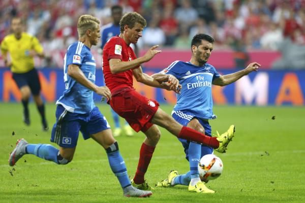 امير سباهيتش (يمين)