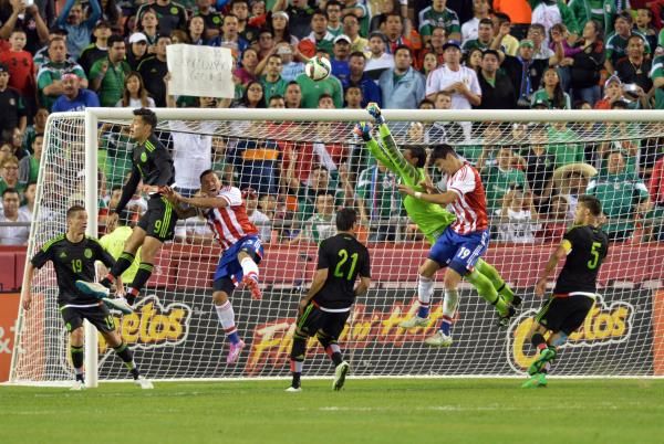 2015-04-01t032501z_435237977_nocid_rtrmadp_3_soccer-mexico-vs-paraguay_reuters