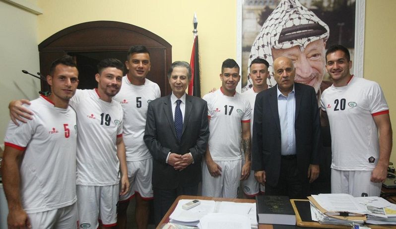 الرجوب مع لاعبي المنتخب المحترفين في الخارج 
