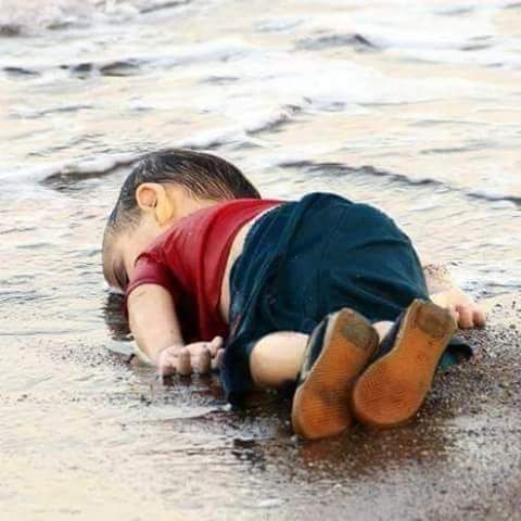 الطفل سوري الذي مات غرقاَ في السواحل التركية 