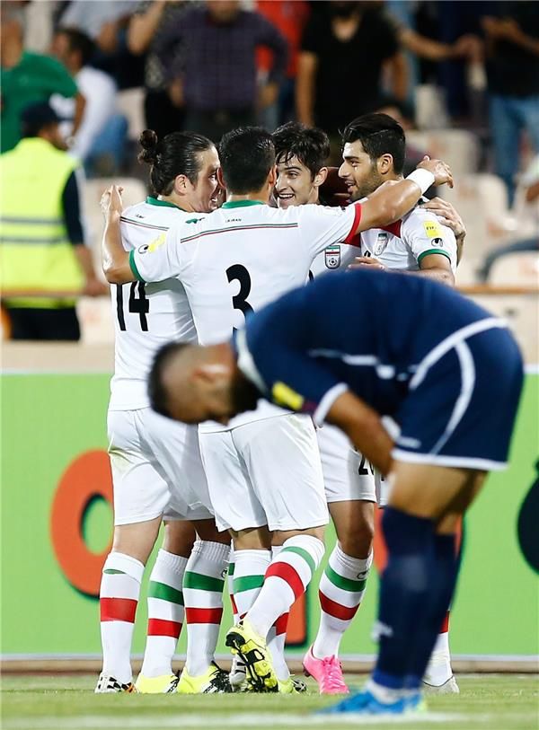 احتفال إيراني بعد الفوز على غوام