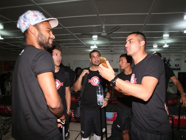 بعثة منتخب تونس لدى وصولها الى مونروفيا 
