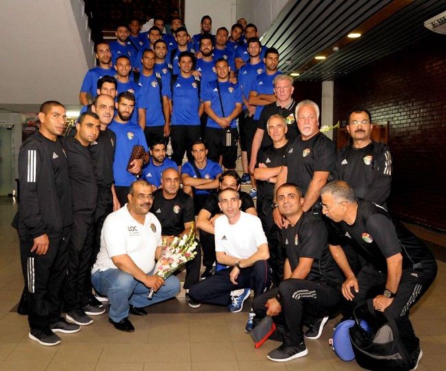 بعثة منتخب الأردن بعد وصولها دكا