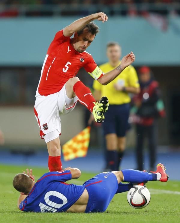 2015-09-05t202925z_1213568237_lr2eb951kwqeo_rtrmadp_3_soccer-euro_reuters
