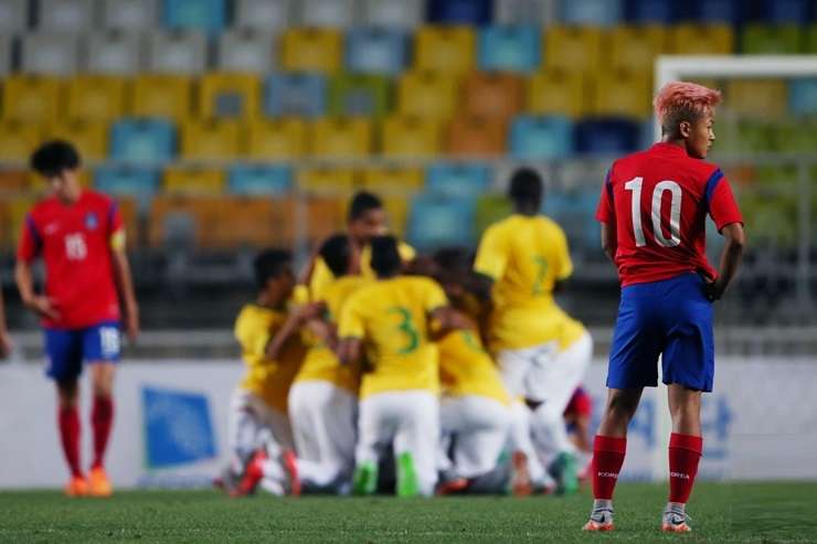 حسرة لي سيونغ وو بعد الخسارة من البرازيل