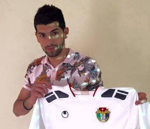 عدينات بعد توقيع عقده مع الاهلي