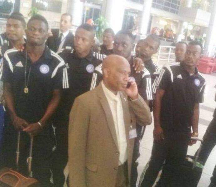 نجوم الهلال لحظة وصولهم مطار  القاهرة