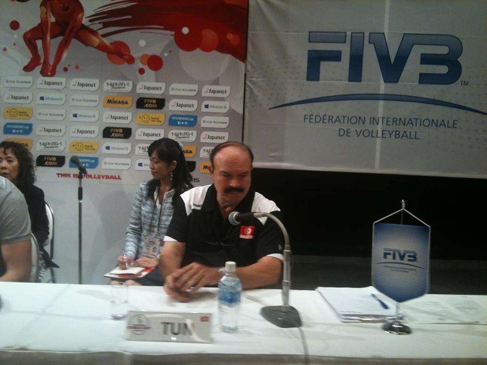 مدرب تونس فتحي المكور خلال المؤتمر الصحفي