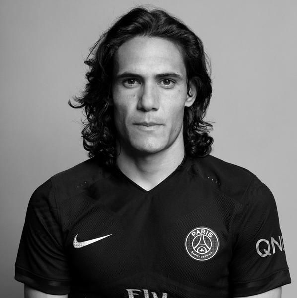 PSG_DarkLight-Cavani01-0011_original_native_600