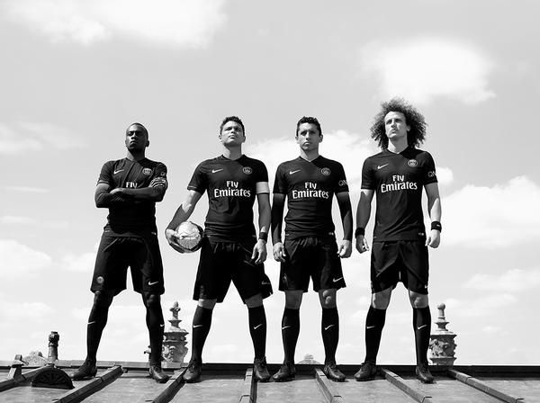 PSG_DarkLight-GroupShot-0138_original_low_native_600