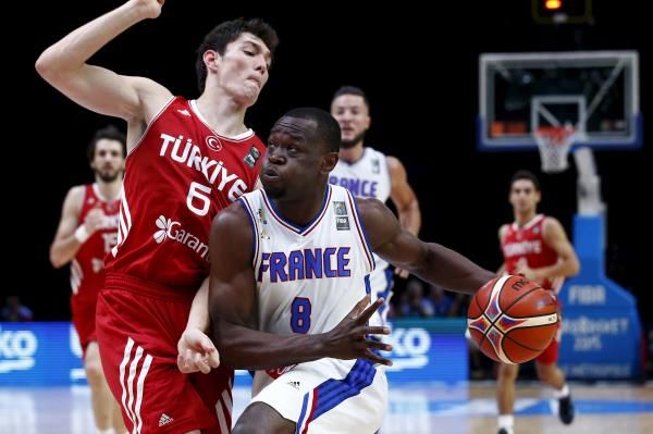 2015-09-12t204505z_541853808_gf10000203533_rtrmadp_3_basketball-european_reuters