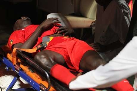 ضفر لحظة نقله للمستشفي