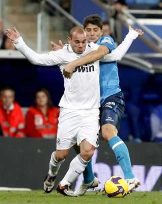 شنايدر في المباراة التي اصيب فيها يوم السبت امام ريكرياتيفو