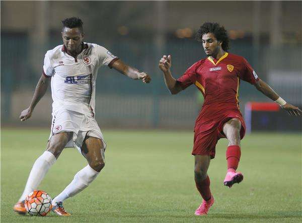 عبد الرحمن العبيد(يمين)