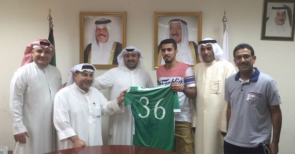 ‏البذالي مع عاشور بعد التوقيع مع الاخضر