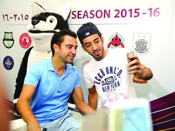 تشافي رفقة أحد مشجعي السد