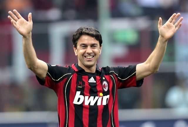 alessandro-costacurta-waving-hands-to-his-fans