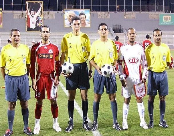 كباتن الفريقين وحكام المباراة