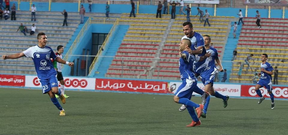 فرحة لاعبي دورا بالفوز على سلوان   