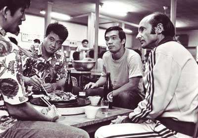 اجتماع كرامير مع لاعبي منتخب اليابان في 1962