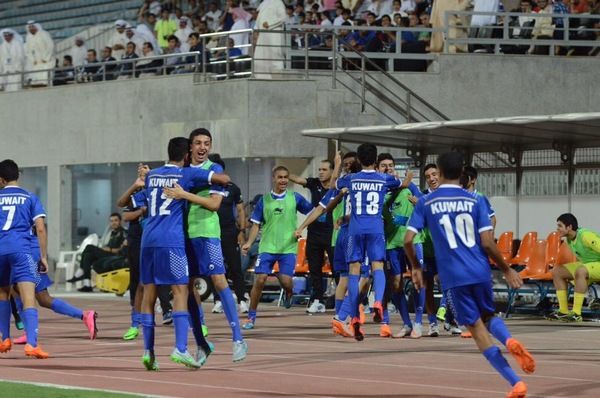 فرحة اللاعبين في منتخب الكويت