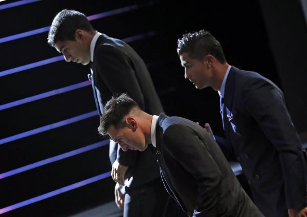 2015-08-27t175342z_1843767640_lr2eb8r1dp7fc_rtrmadp_3_soccer-messi-award_reuters