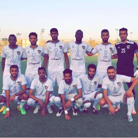 ندا ظهر اخيراً بقميص السماوي في القاهرة