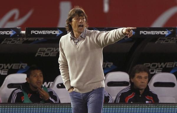 2012-09-10t004430z_1329024606_gm1e89a0o5s01_rtrmadp_3_soccer-argentina_reuters