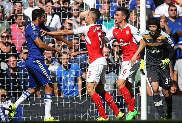 2c8102a200000578-3243388-image-a-40_1442848909455