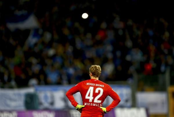 2015-09-22t200047z_1314109714_lr2eb9m1jl19t_rtrmadp_3_germny-soccer_reuters