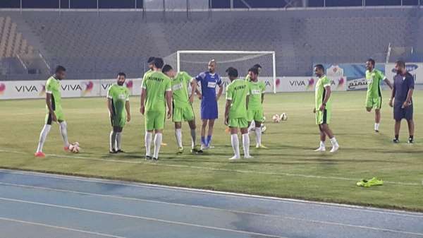 جانب من تدريبات الازرق الكويتي التي جرت مساء اليوم على استاد الشباب