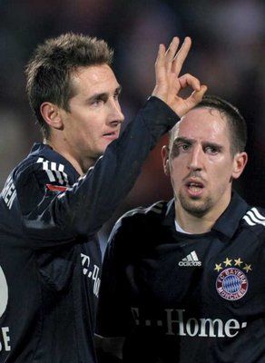 كلـوزه وريبيري يحتفلان بالفوز على باير ليفركوزن