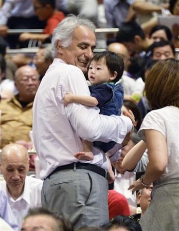 وحيد خليلودزيتش يلتقي بمحبيه في صالة رياضة السومو