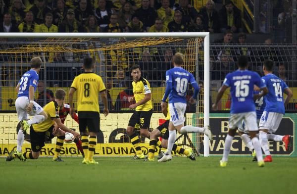 2015-09-27t172905z_2042741945_lr1eb9r1ck64e_rtrmadp_3_soccer-germany_reuters