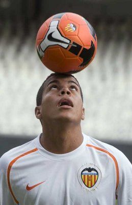 لاعب فالنسيا الجديد تياجو كارليتو