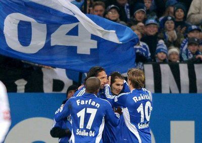 جماهير شالكـه تأمل في عودة فريقها للمنافسة على لقب البوندسليجا