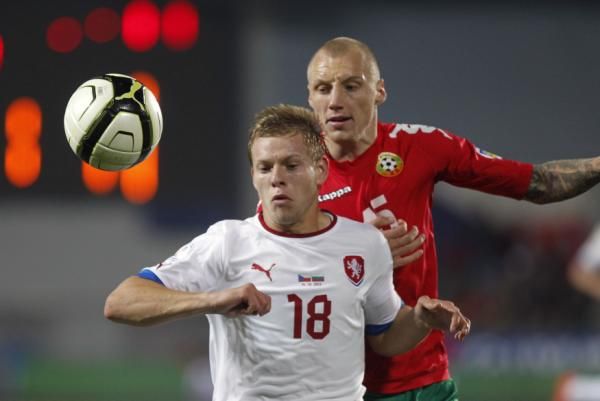 2012-10-16t201430z_1456941590_gm1e8ah0br402_rtrmadp_3_soccer-world_reuters