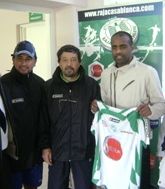 أرمومن بجانب المدرب روماو و مساعده