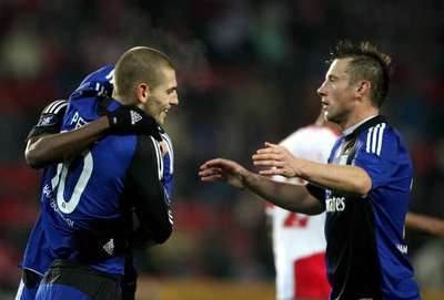 ميلادن بتريتش محتفلا بتسيجله هدفا لهامبورج