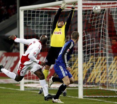 لحظة تسجيل بيتريتش للهدف الاول لهامبورج